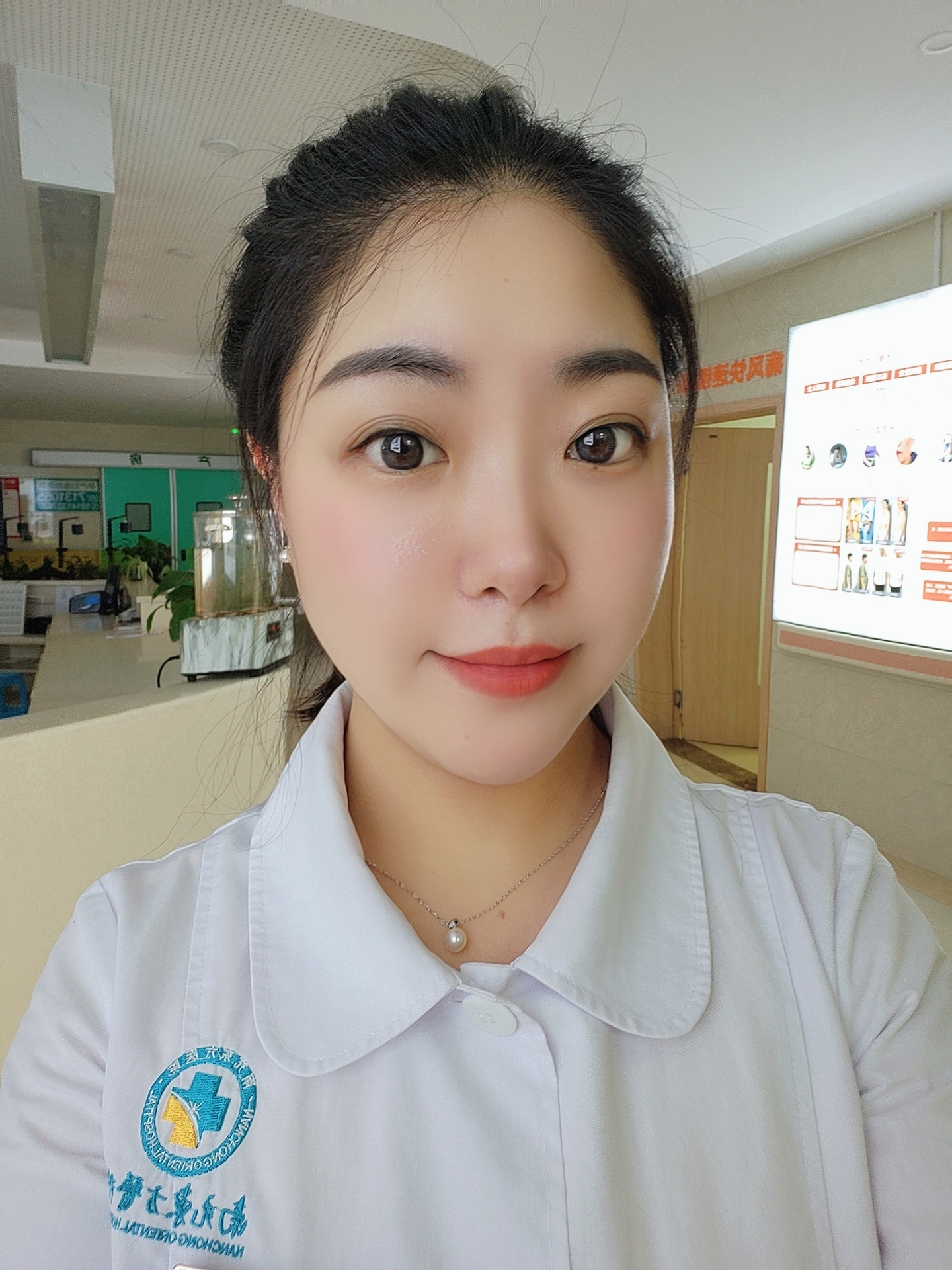 何佳